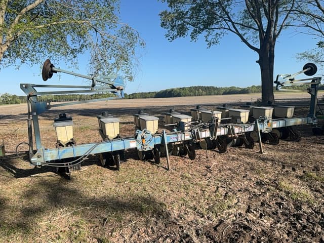 Image of Kinze 2100 equipment image 3