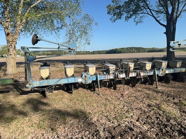 Image of Kinze 2100 equipment image 4