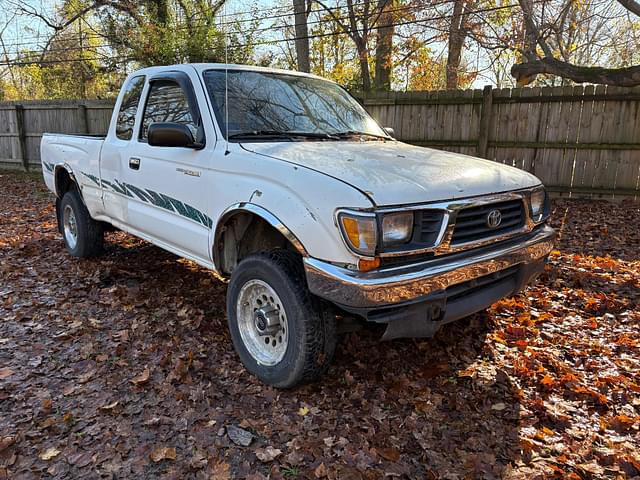 Image of Toyota Tacoma equipment image 2