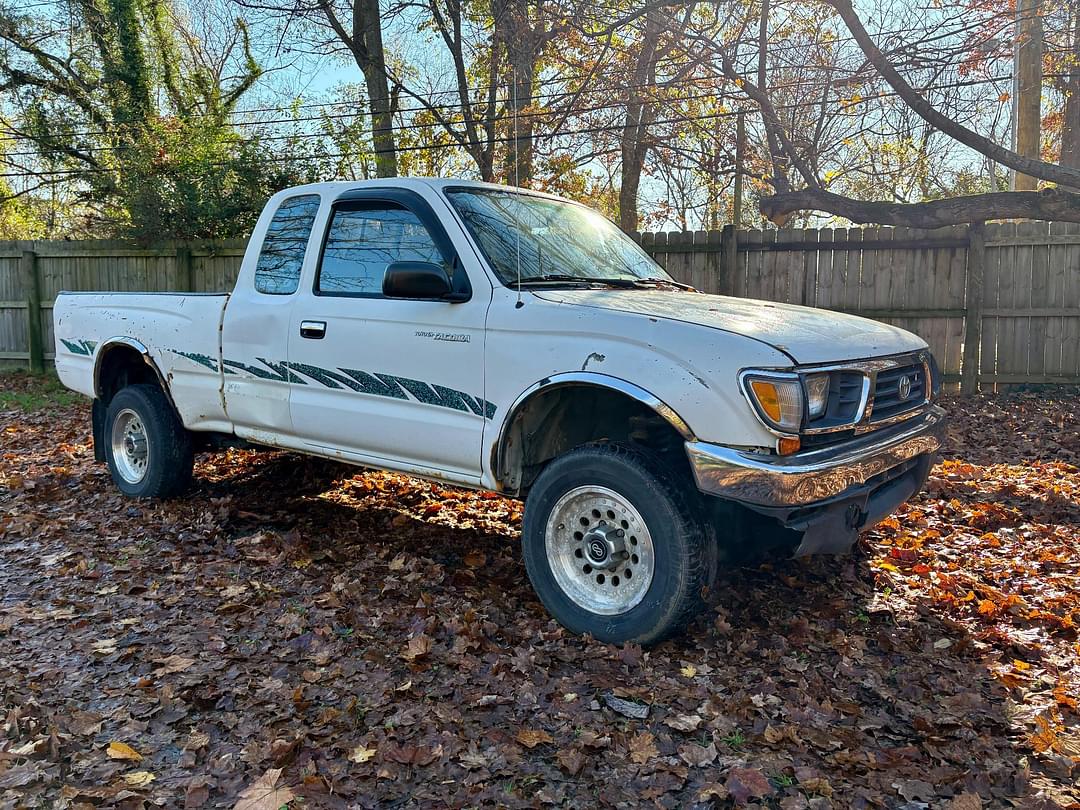 Image of Toyota Tacoma Primary image