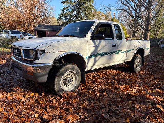 Image of Toyota Tacoma equipment image 4