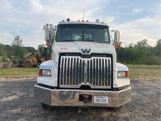 Image of Western Star 4700SB equipment image 3