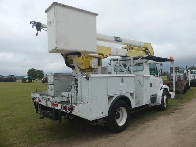 Image of Freightliner FL70 equipment image 2