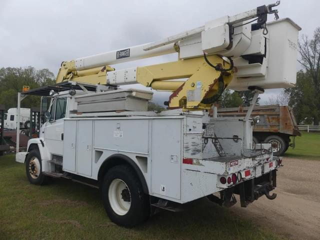 Image of Freightliner FL70 equipment image 3