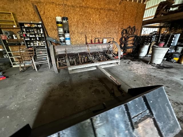 Image of John Deere Van Brunt equipment image 4