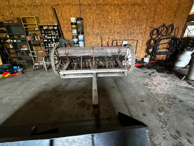 Image of John Deere Van Brunt equipment image 3