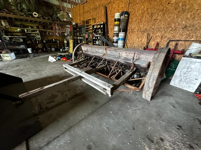 Image of John Deere Van Brunt equipment image 1