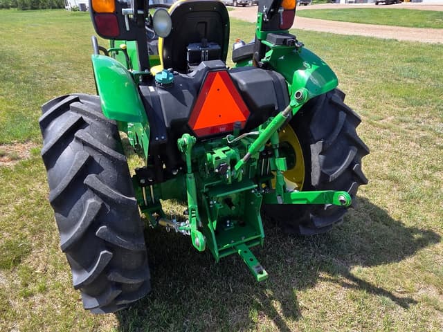 Image of John Deere 5050E equipment image 3