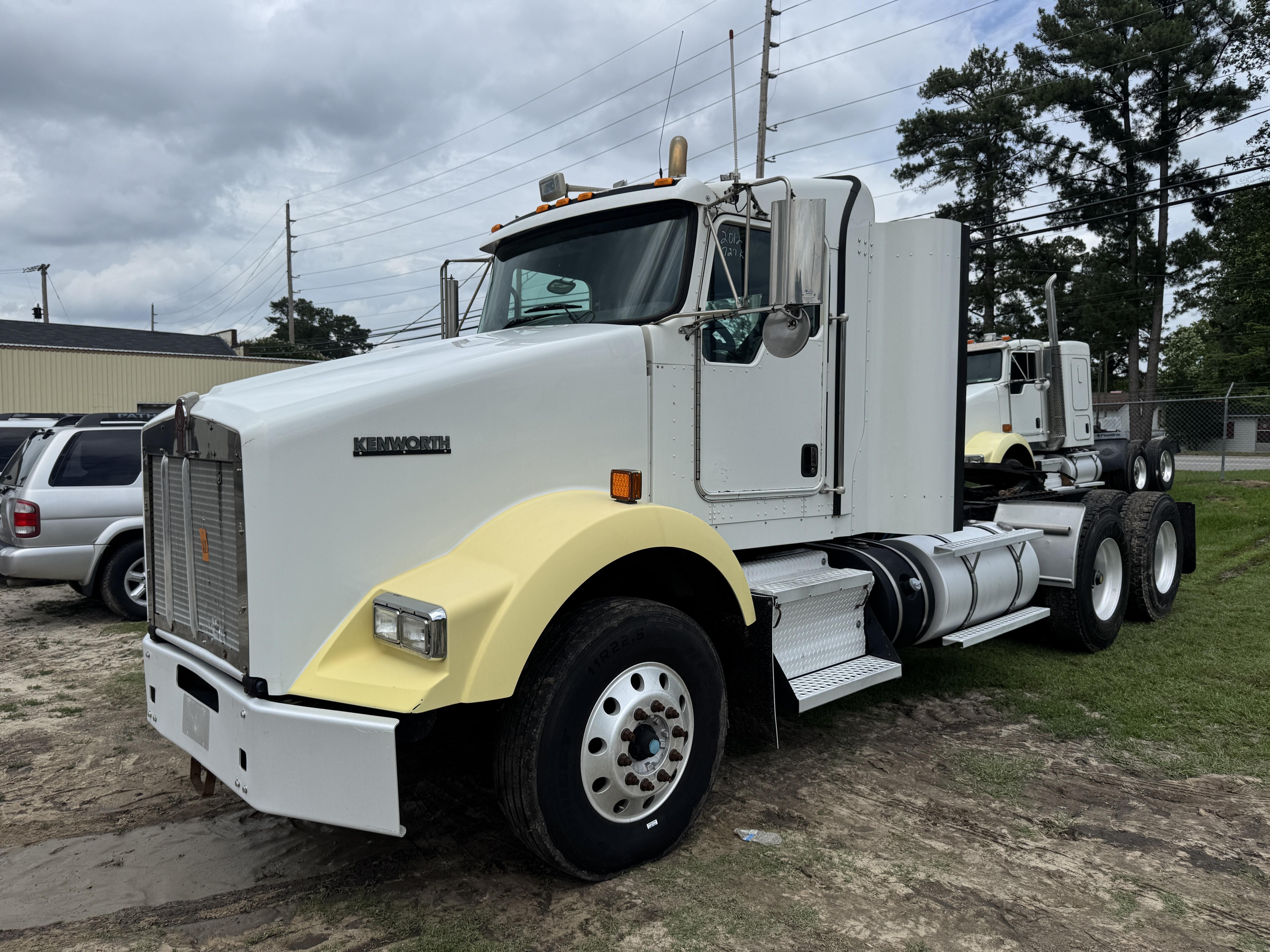 2012 Kenworth T800 Equipment Image0