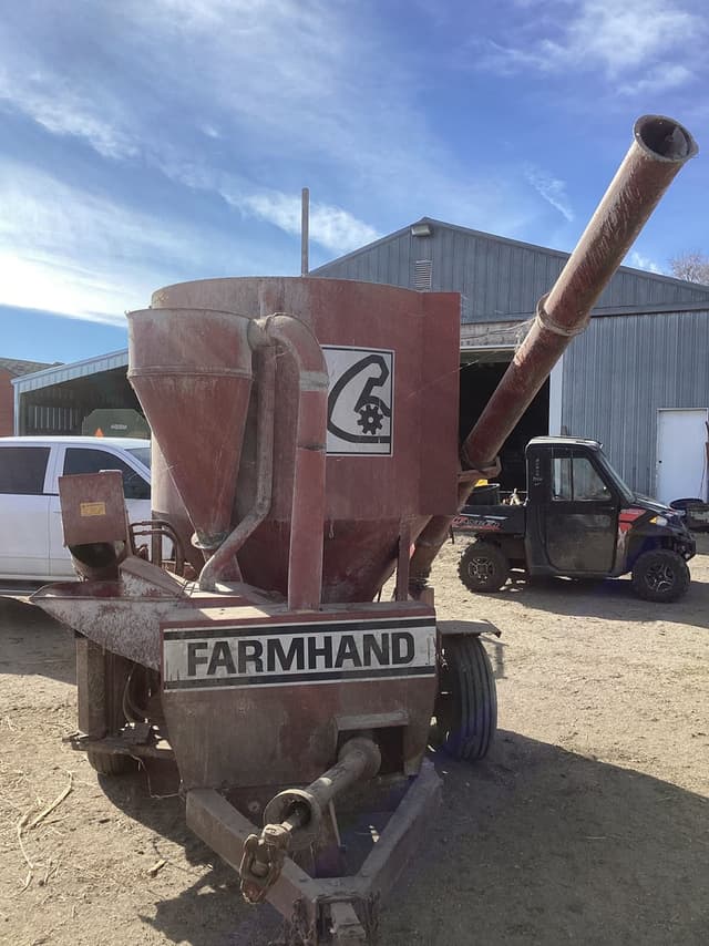 Image of Farmhand 817 equipment image 1