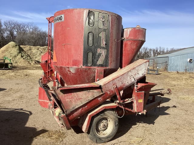 Image of Farmhand 817 equipment image 3