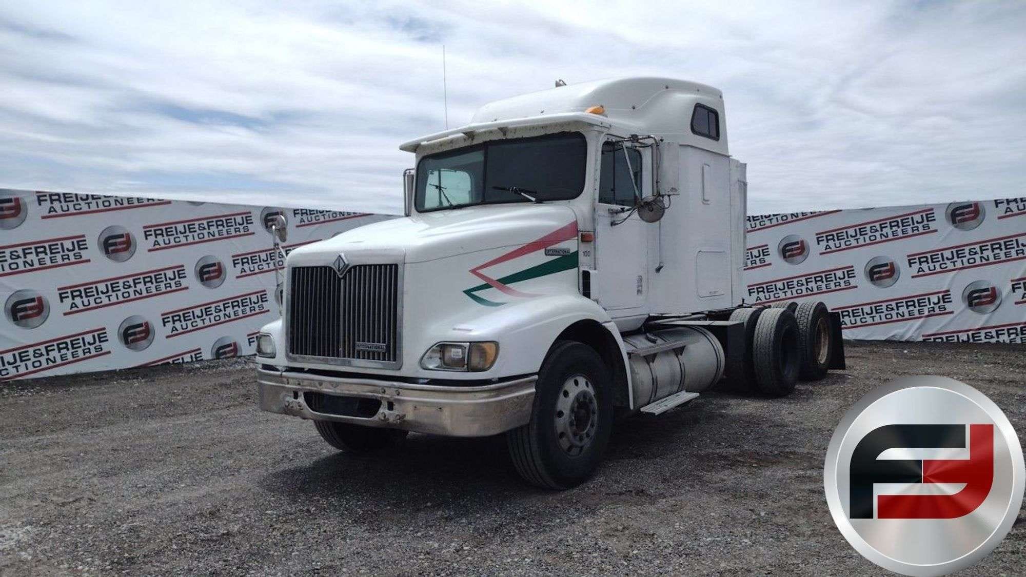 1999 International 9200 Equipment Image0