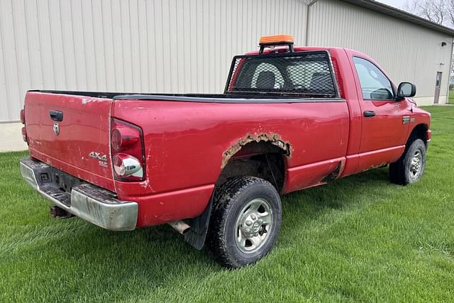 Image of Dodge Ram 2500 equipment image 2