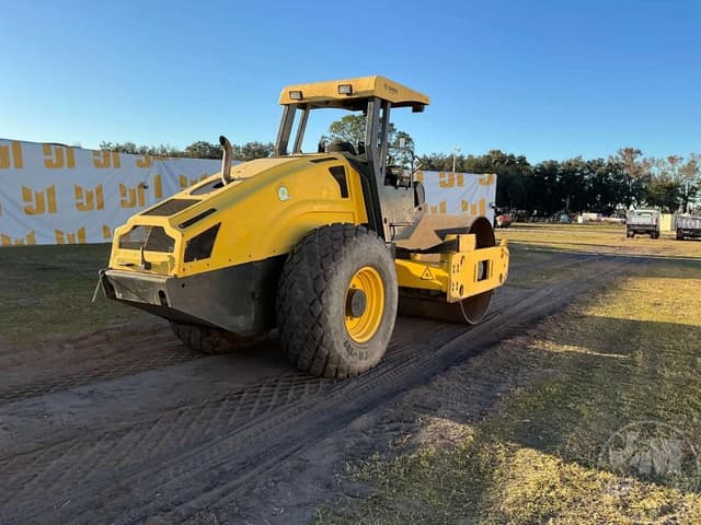 Image of Bomag BW211D-50 equipment image 4
