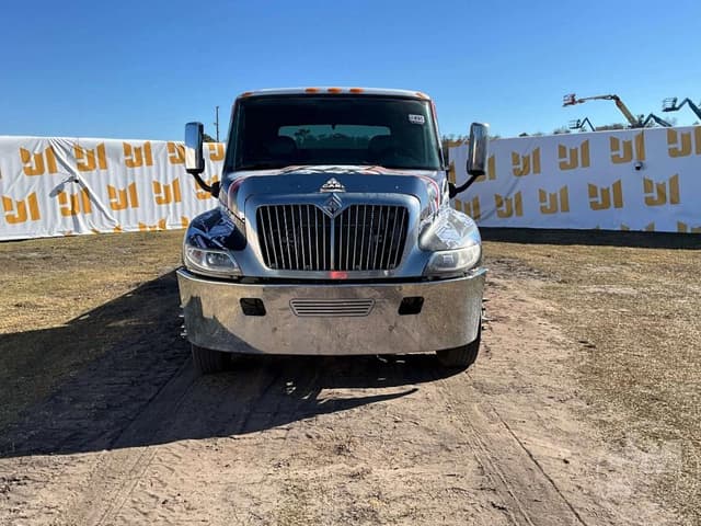 Image of International 4300 equipment image 1