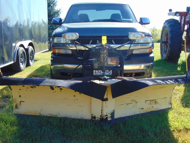 Image of Chevrolet 2500HD equipment image 2