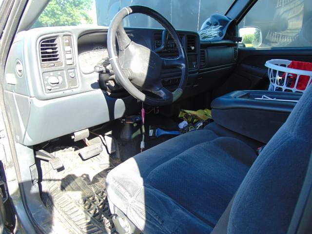 Image of Chevrolet 2500HD equipment image 4