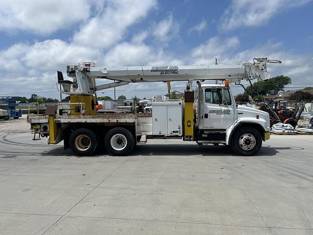 Image of Freightliner FL80 equipment image 3