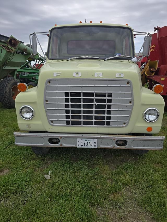 Image of Ford F-700 equipment image 1