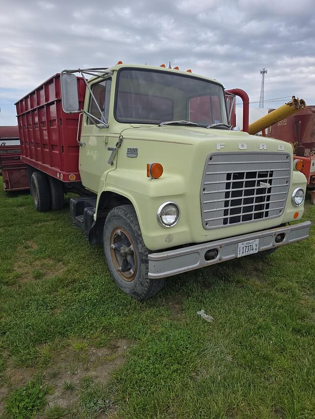 Image of Ford F-700 equipment image 2