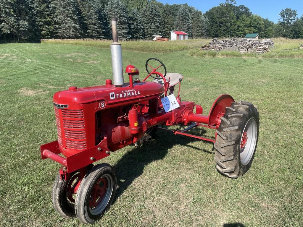 Main image Farmall B