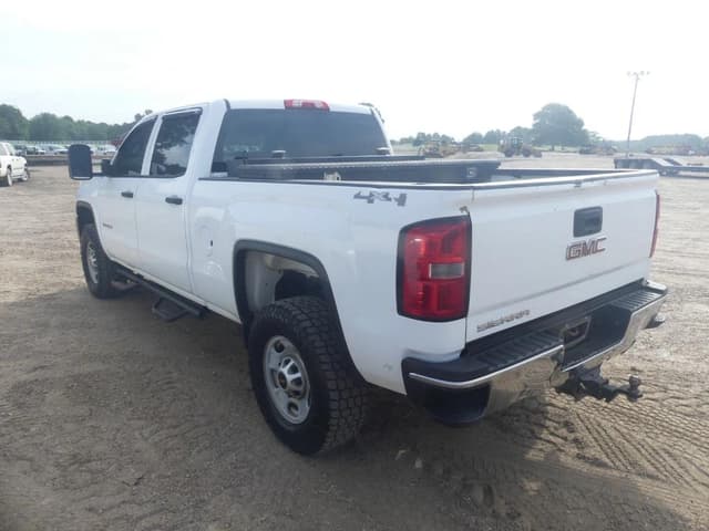 Image of GMC 2500HD equipment image 3