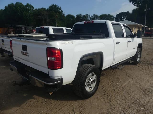 Image of GMC 2500HD equipment image 2