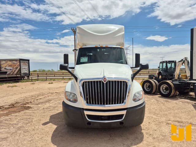 Image of International LT625 equipment image 1