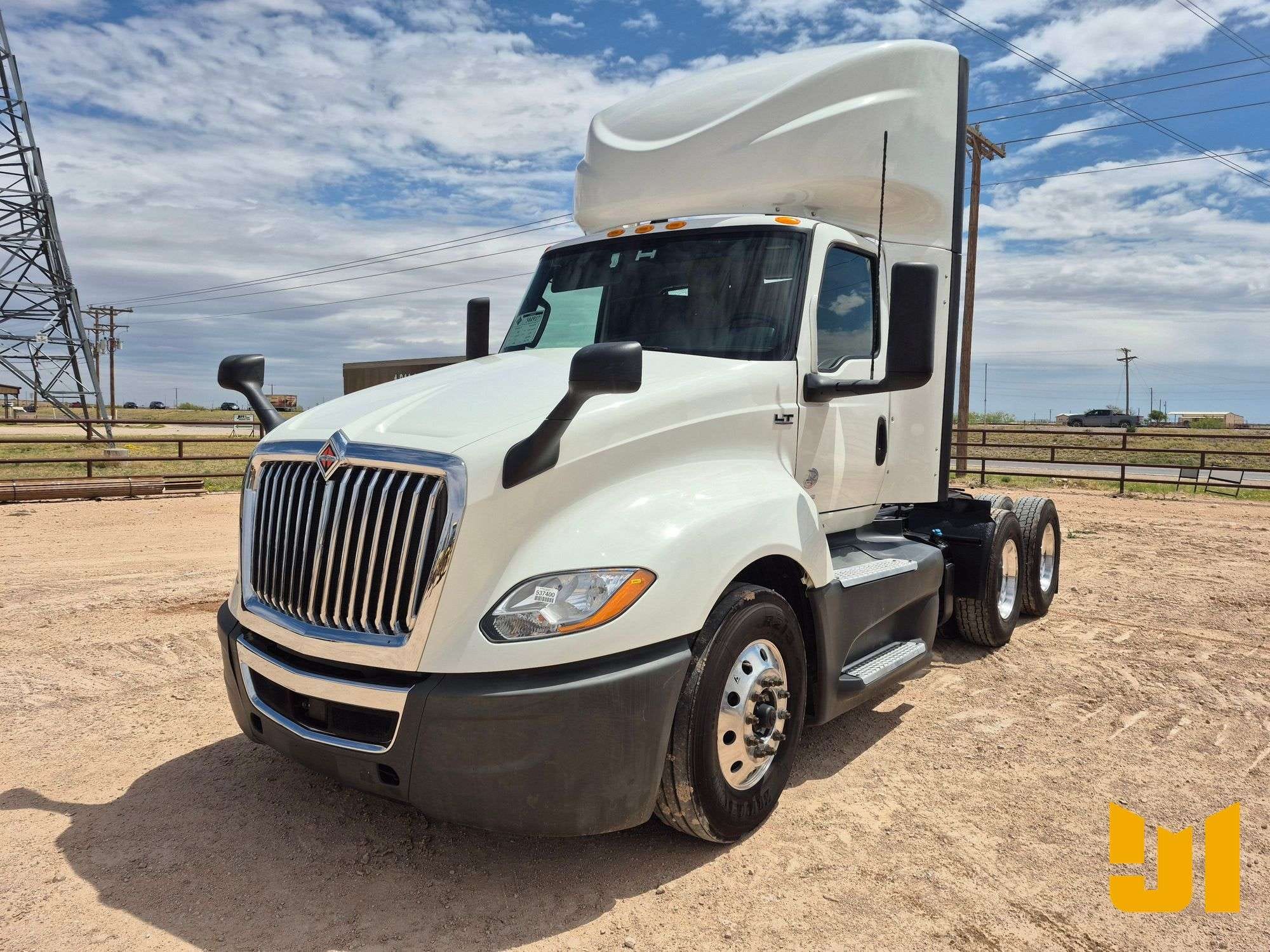 2021 International LT625 Equipment Image0