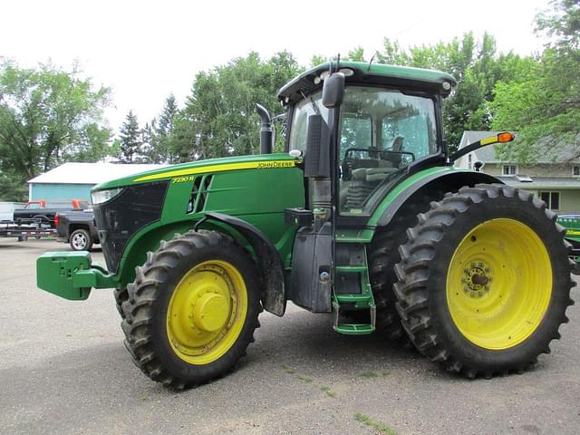 Image of John Deere 7230R equipment image 2