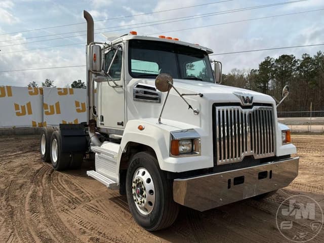 Image of Western Star 4700SF equipment image 2