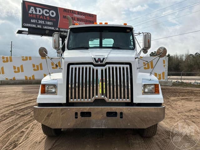 Image of Western Star 4700SF equipment image 1