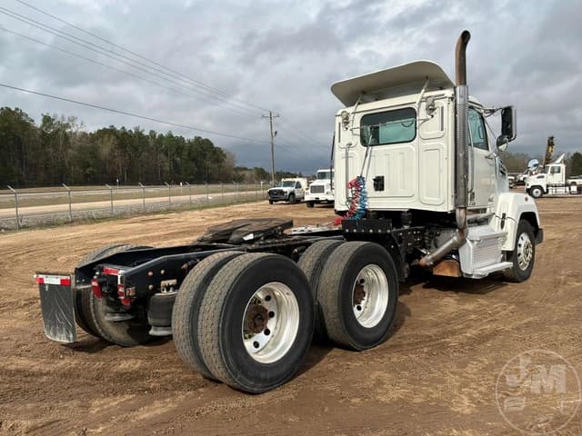 Image of Western Star 4700SF equipment image 4