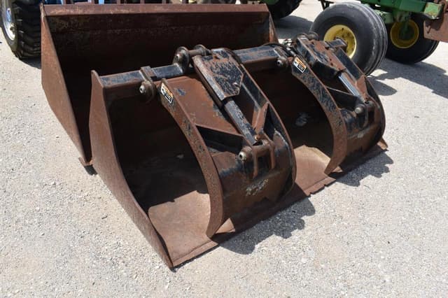 Image of Schaeff SKL823 equipment image 2