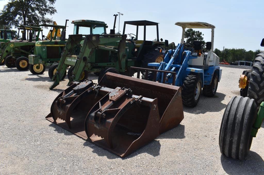 Schaeff SKL823 Equipment Image0