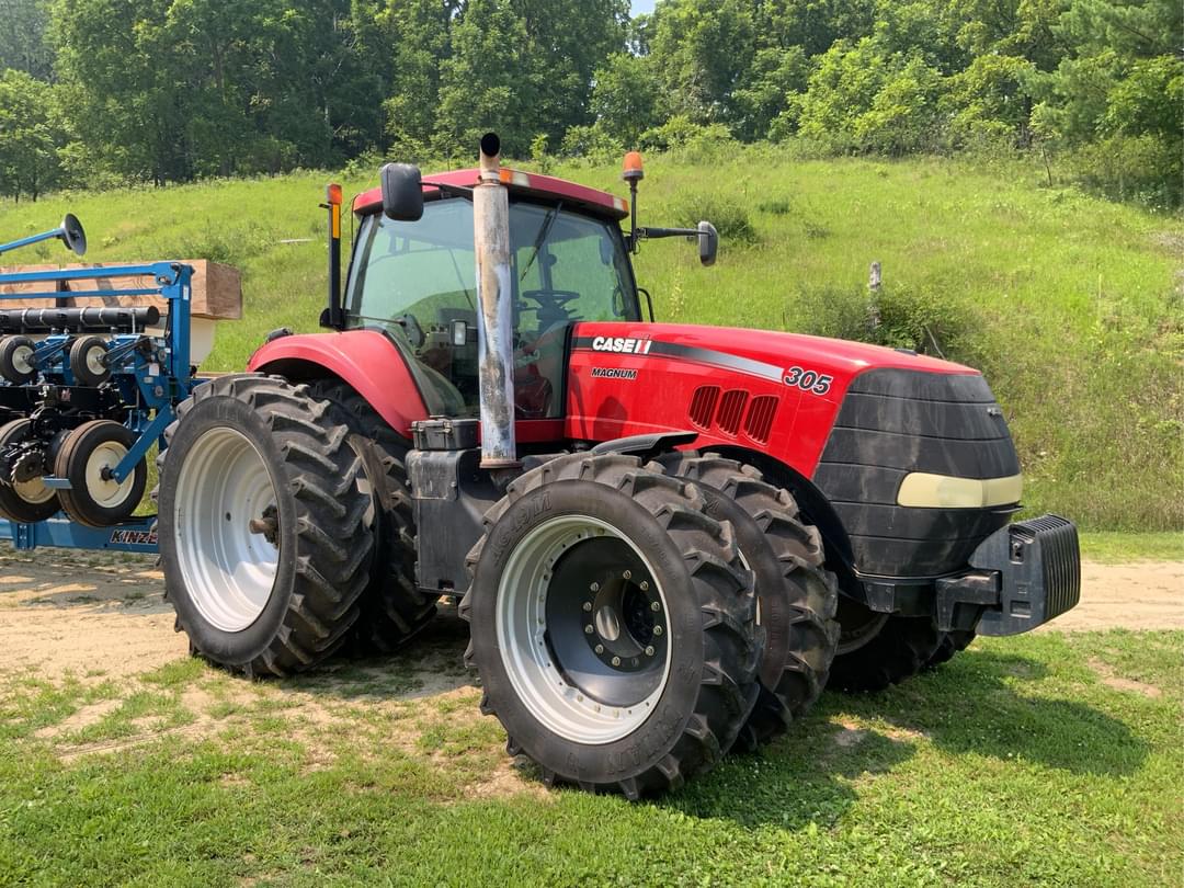 Image of Case IH Magnum 305 Primary image
