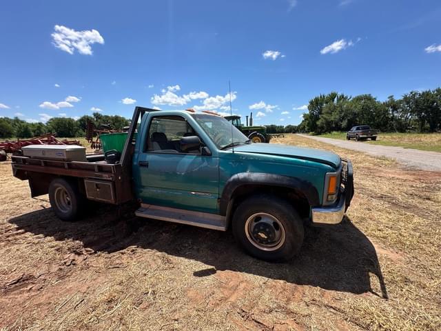 Image of Chevrolet 3500 equipment image 2