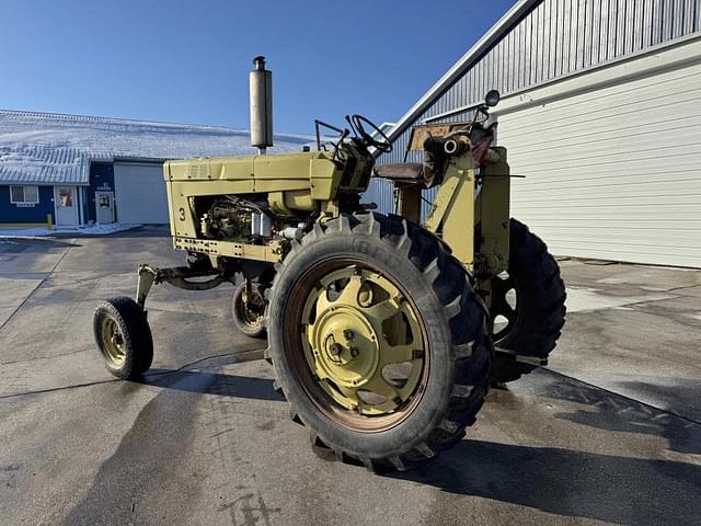 Image of International Harvester 666 equipment image 2