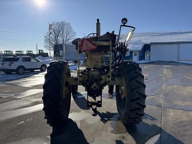 Image of International Harvester 666 equipment image 3