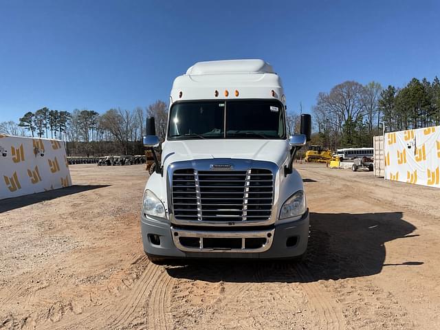Image of Freightliner Cascadia equipment image 1