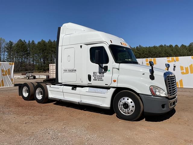 Image of Freightliner Cascadia equipment image 2