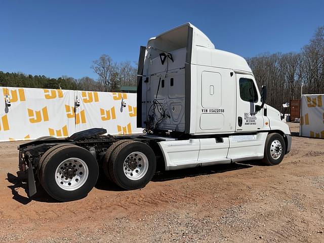 Image of Freightliner Cascadia equipment image 4