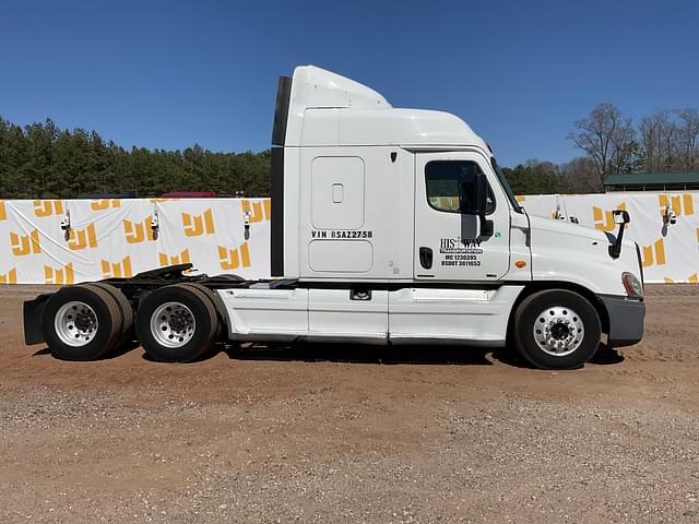 Image of Freightliner Cascadia equipment image 3