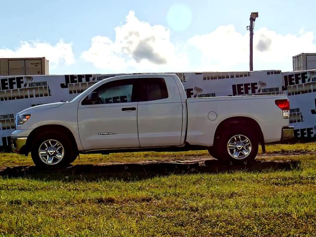Image of Toyota Tundra equipment image 1