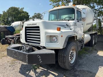 Main image Mack DM690S