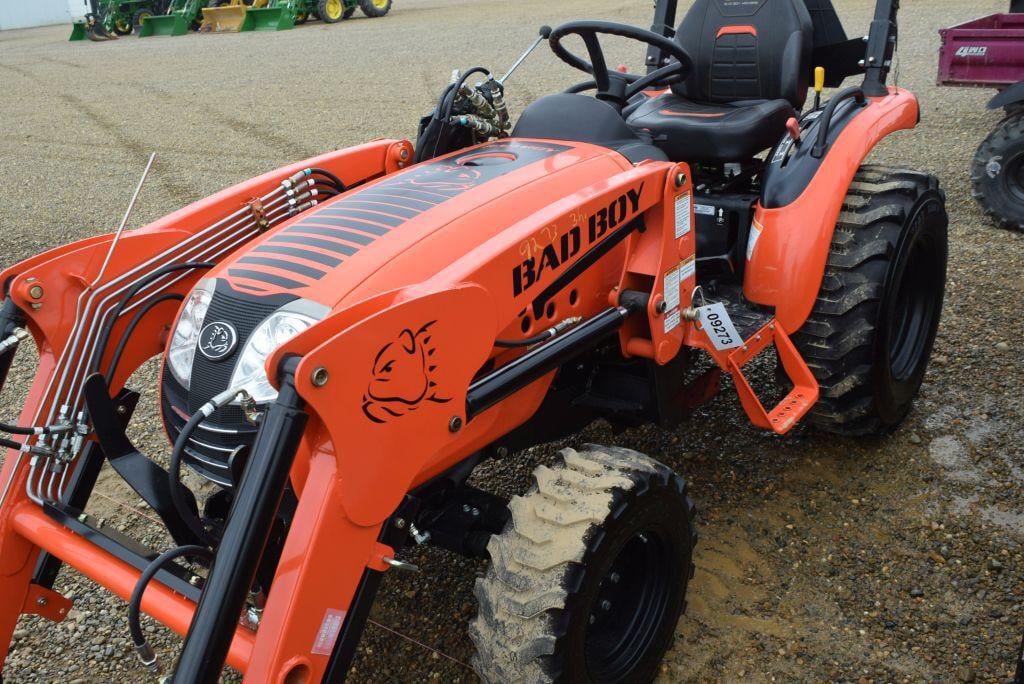 SOLD - BAD BOT 2024 ROPS 4WD W/ BBL200 LDR BUCKET 3HRS (WE DO NOT ...