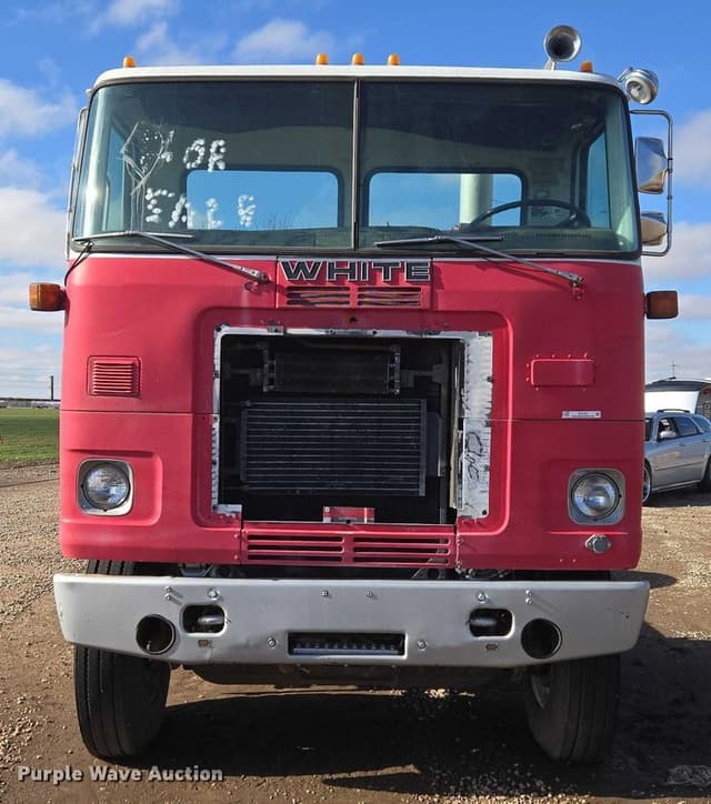 Image of White Road Commander II equipment image 1
