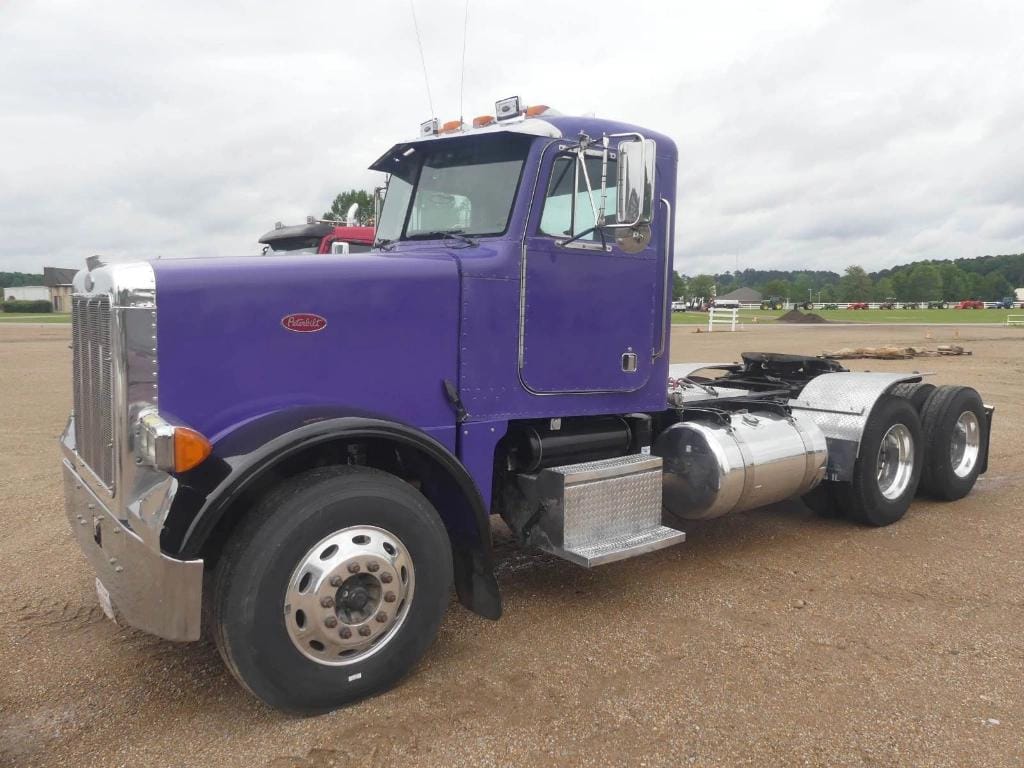 2000 Peterbilt 379 Equipment Image0