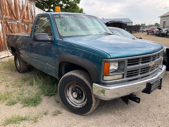 Image of Chevrolet K2500 equipment image 2