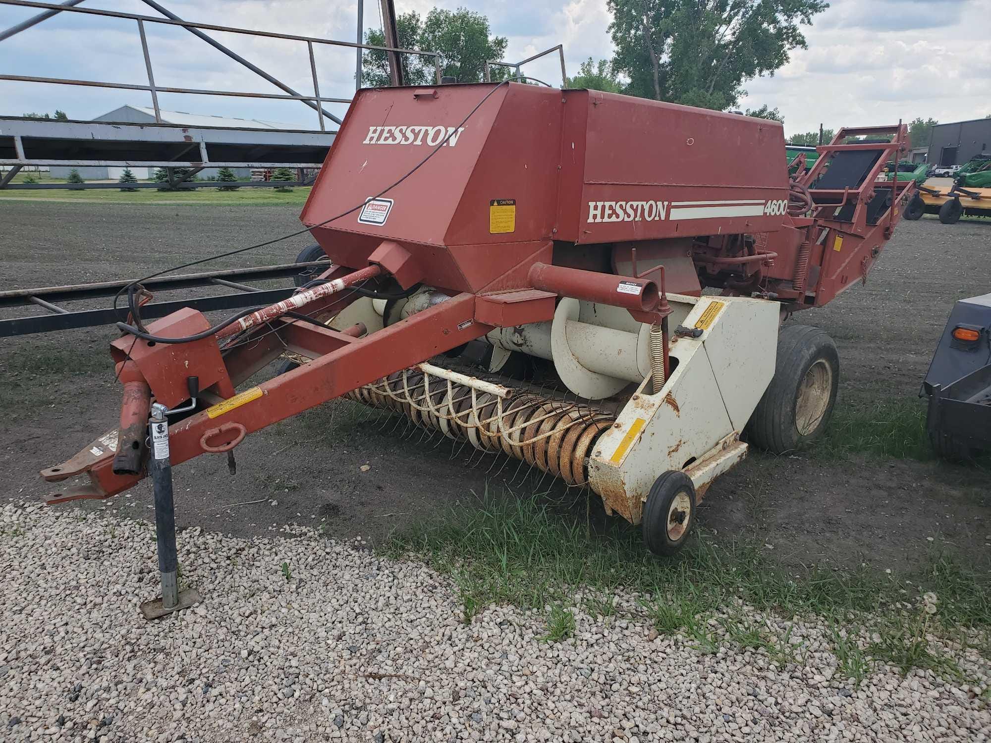 Main image Hesston  4600